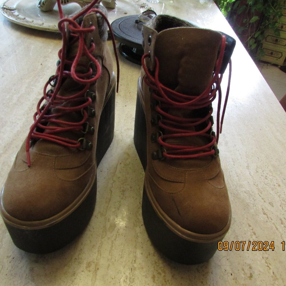 NWOT Asos Lace-up Platform booties